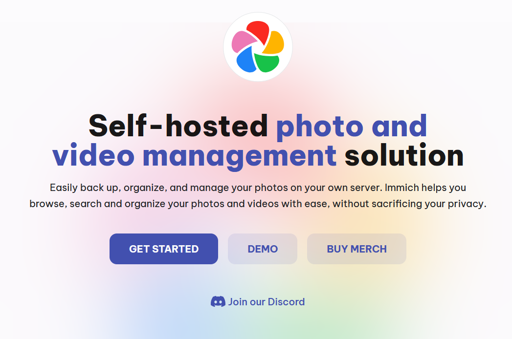 Auto-aloja tus fotos y vídeos gratis con Immich